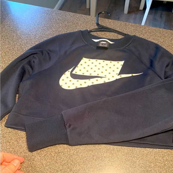 Nike Cropped Sweatshirt for Women Size Small. See pics for Measurements. - Picture 2 of 10